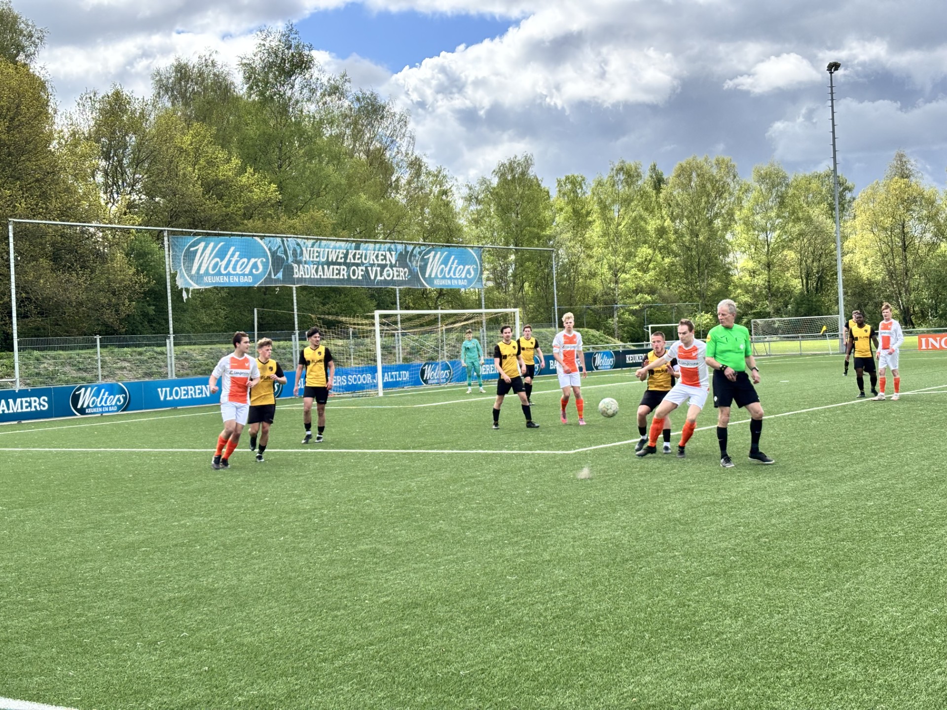 Lemelerveld 1 verspeelt titelkansen, 3e elftal op weg naar kampioenschap en geweldige Girls Day