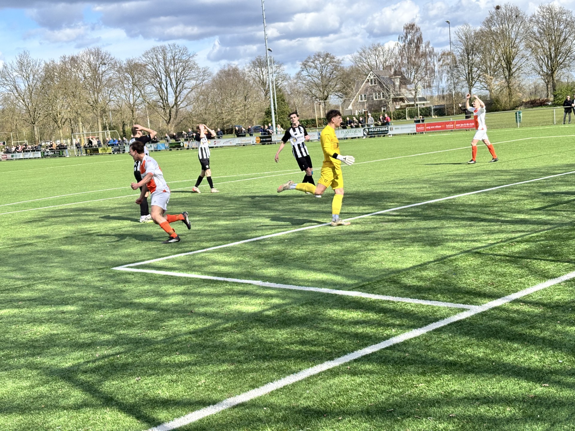 Lemelerveld knokt zich naar winst, Vrouwen 1 winnen  met 1-5