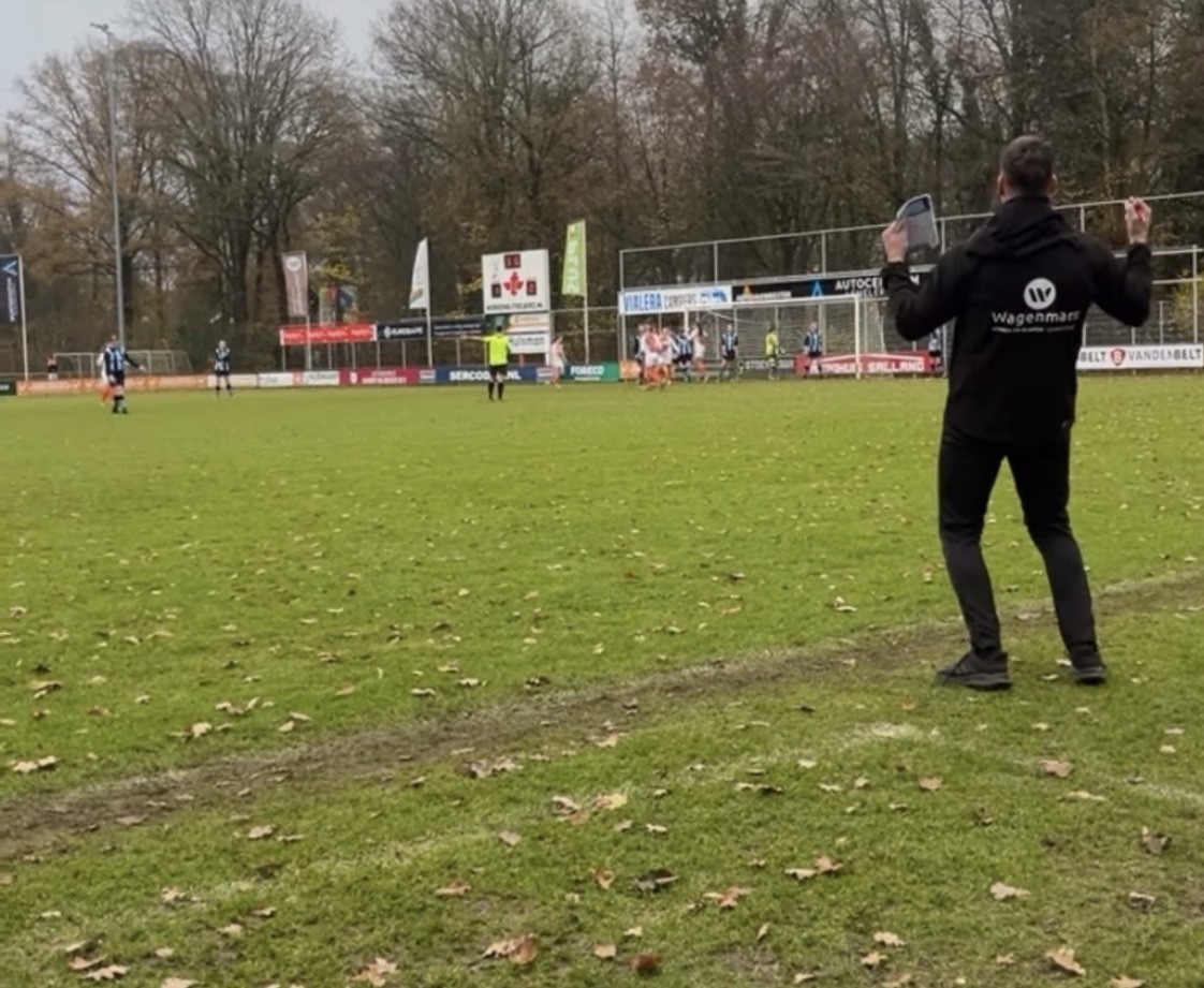 Vrouwen 1 na winst weer koploper op Super Sunday